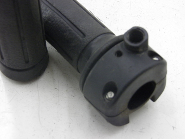 photo de Manopola del manubrio HONDA FES PANTHEON 125 (2003 - 2007) - Zoom sullo stato d'uso