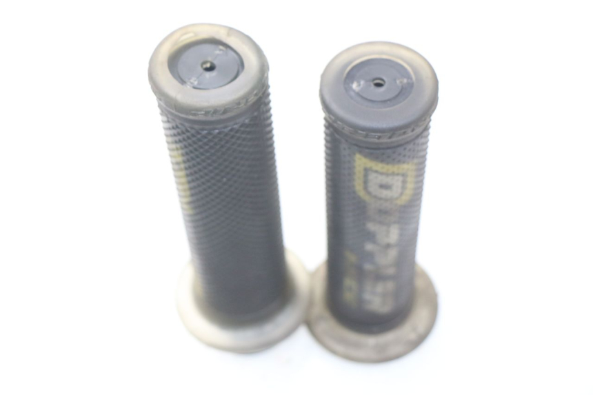 photo de Manopola del manubrio PEUGEOT LUDIX 50 (2005 - 2007) - Zoom sullo stato d'uso