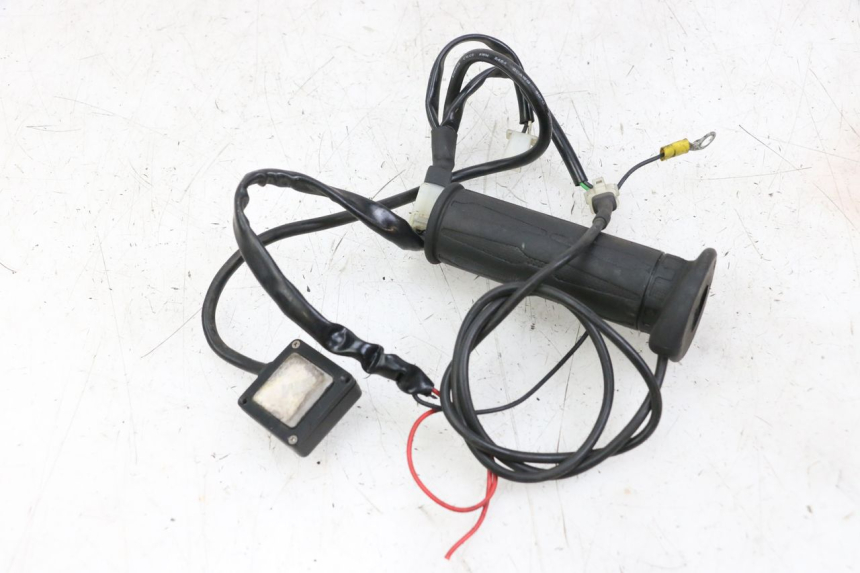 photo de Manopola del manubrio PIAGGIO MP3 LT 400 (2007 - 2012) - Zoom sullo stato d'uso