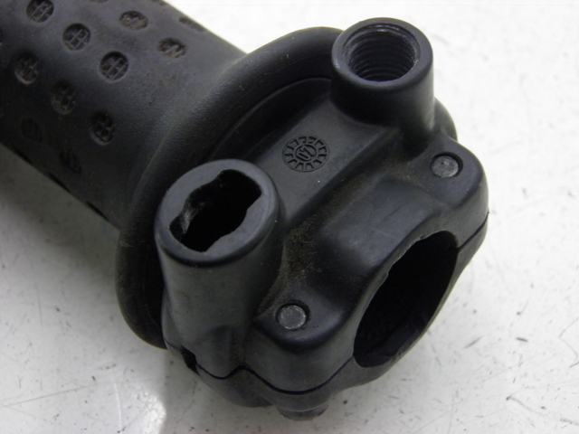 photo de Manopola del manubrio PIAGGIO XEVO 400 (2007) - Dettaglio del componente