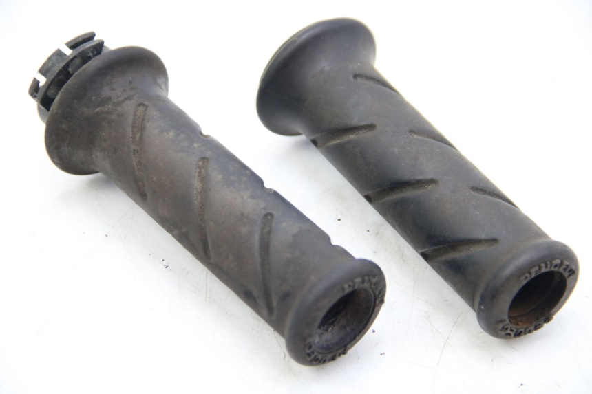 photo de MANOPOLE DEL MANUBRIO PEUGEOT SATELIS COMPRESSOR K15 125 (2006 - 2009) - Dettaglio del componente