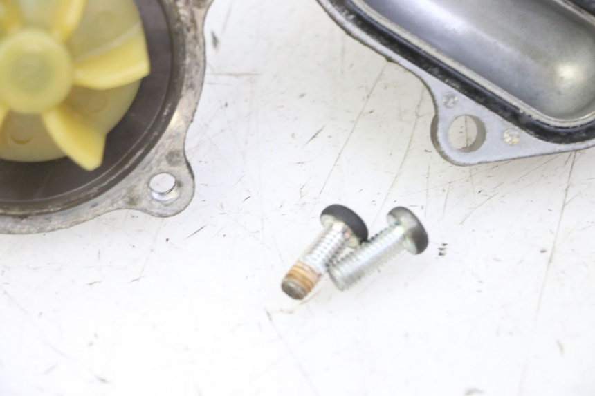 photo de POMPA ACQUA SUZUKI BURGMAN 125 (2007 - 2014) - Dettagli dei punti di fissaggio