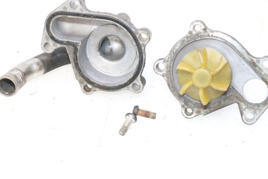photo de POMPA ACQUA SUZUKI BURGMAN 125 (2007 - 2014) - Dettagli dei punti di fissaggio