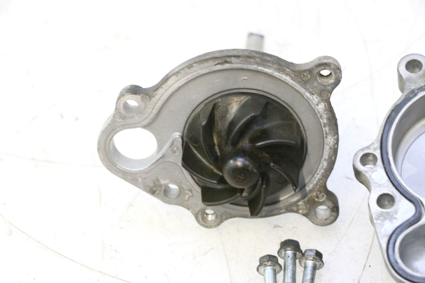 photo de POMPA ACQUA SUZUKI BURGMAN EXECUTIVE ABS 650 (2006 - 2012) - Stato della superficie e materiale