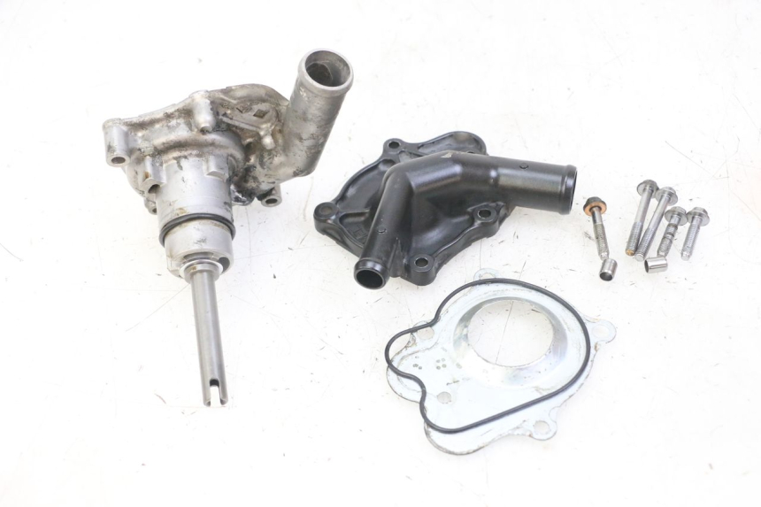 photo de POMPA ACQUA HONDA CB R 1000 (2018 - 2023) - Primo piano tecnico