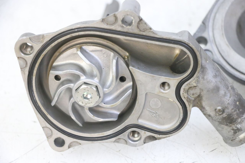 photo de POMPA ACQUA HONDA CB R 1000 (2018 - 2023) - Ricambio usato controllato