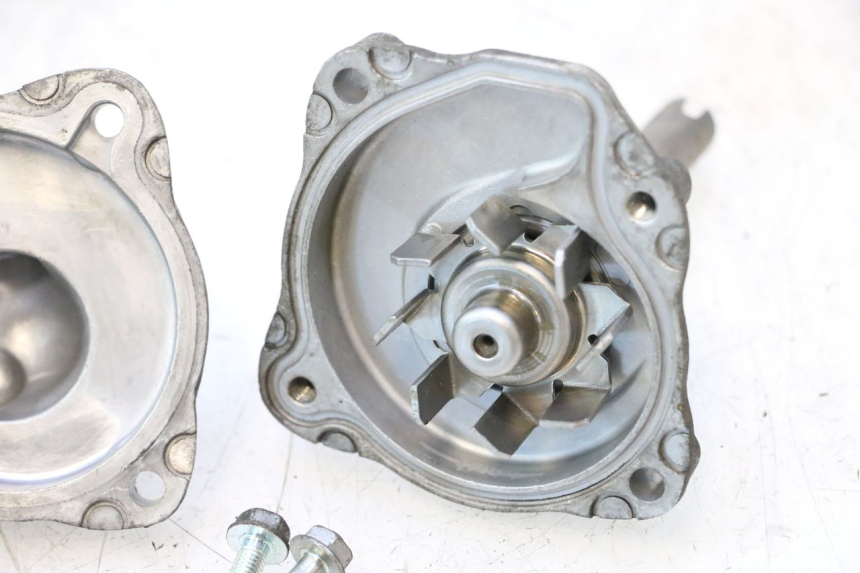 photo de POMPA ACQUA HONDA FJS SILVER WING SILVERWING 400 (2005 - 2008) - Ricambio usato controllato