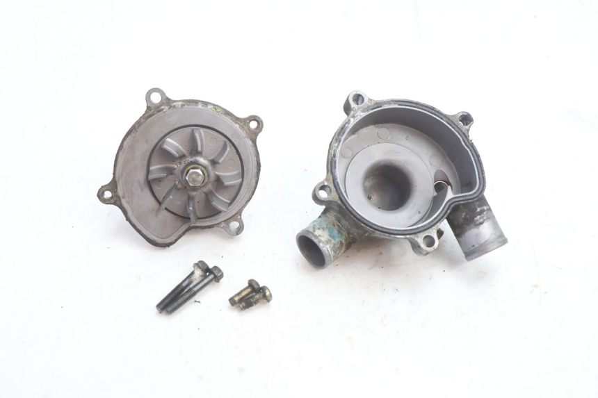 photo de POMPA ACQUA SUZUKI GSR 600 (2005 - 2012) - Altra angolazione