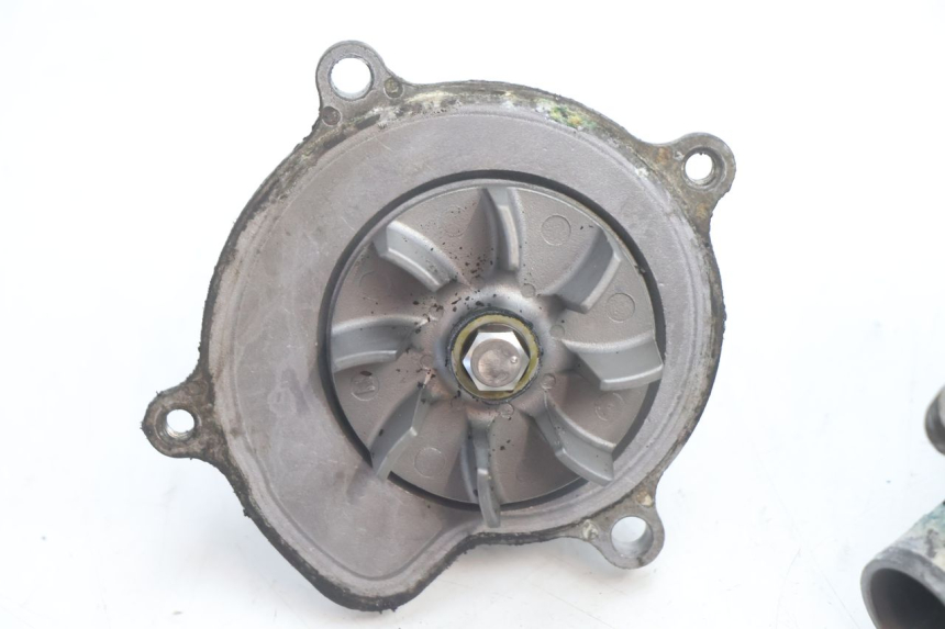 photo de POMPA ACQUA SUZUKI GSR 600 (2005 - 2012) - Primo piano tecnico