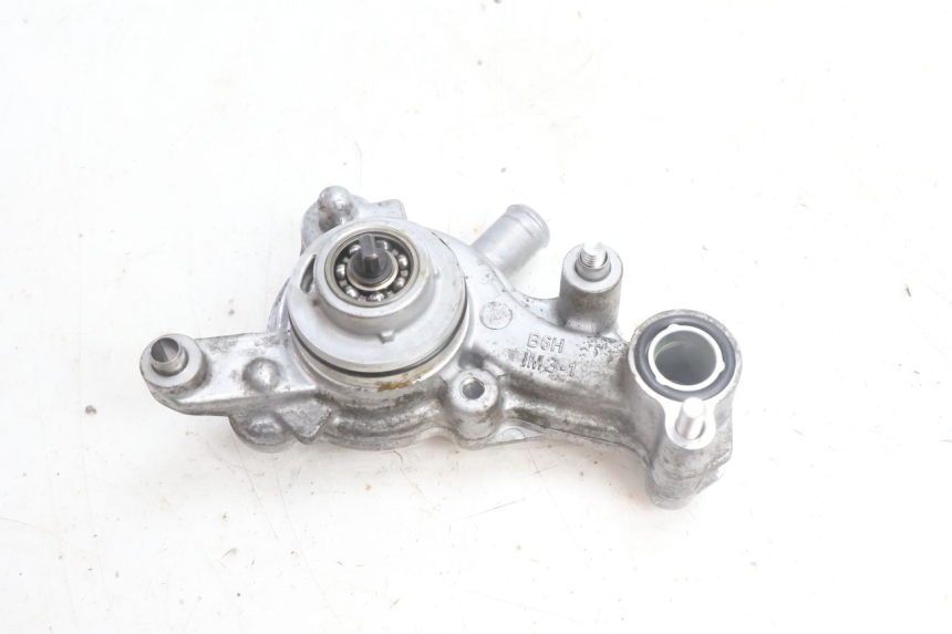 photo de POMPA ACQUA YAMAHA N-MAX NMAX 125 (2021 - 2024) - Stato della superficie e materiale