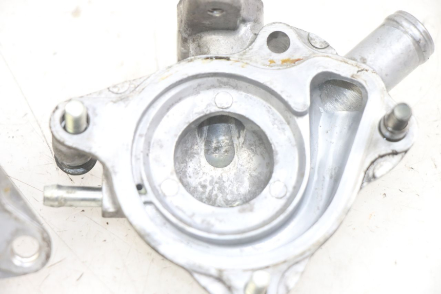 photo de POMPA ACQUA HONDA PCX (JF28) 125 (2009 - 2011) - Dettagli dei punti di fissaggio