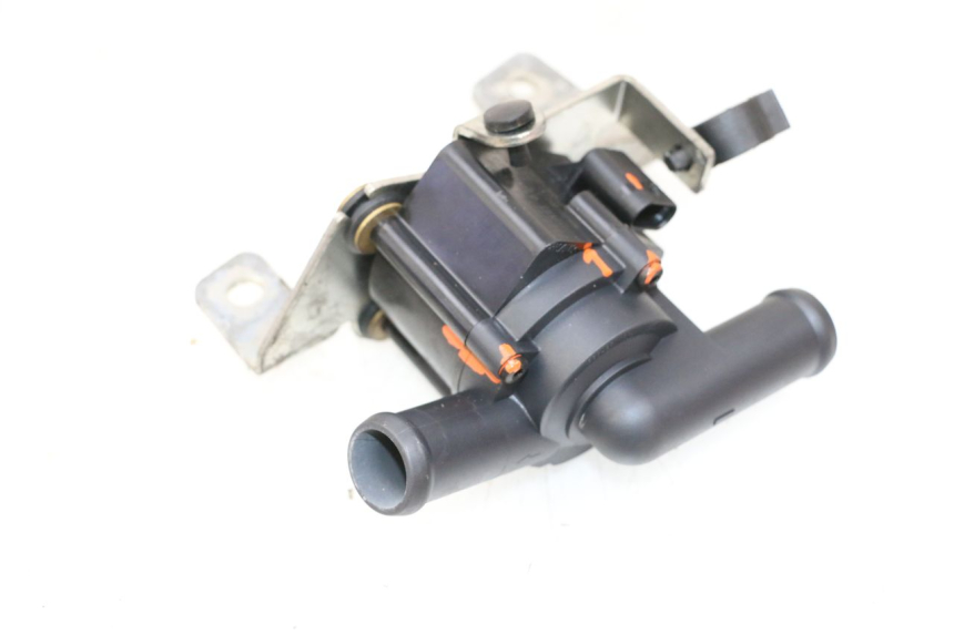 photo de POMPA ACQUA PIAGGIO VESPA GTS SUPER IE 125 (2009 - 2016) - Zoom sullo stato d'uso