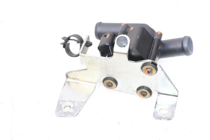 photo de POMPA ACQUA PIAGGIO VESPA GTS SUPER IE 125 (2009 - 2016) - Altra angolazione