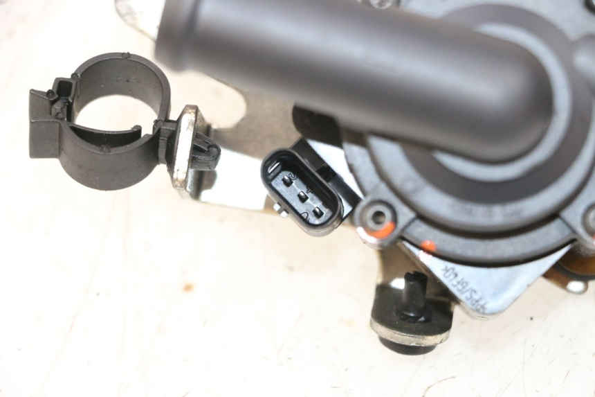 photo de POMPA ACQUA PIAGGIO VESPA GTS SUPER IE 125 (2009 - 2016) - Primo piano tecnico