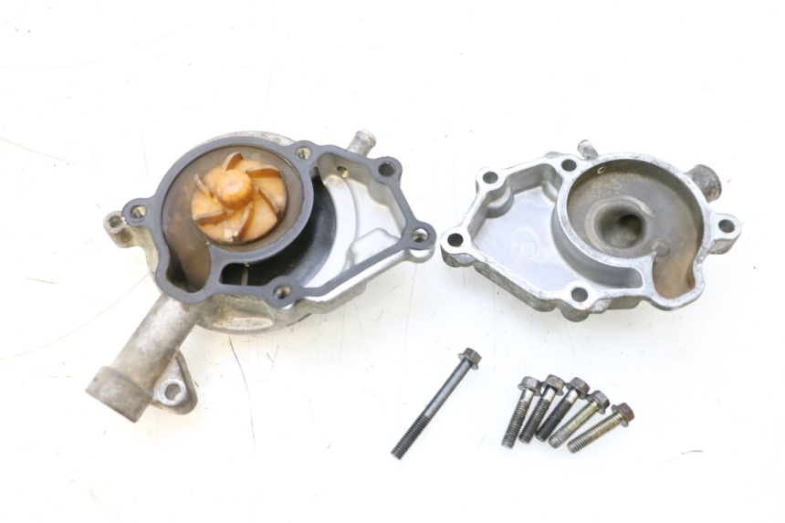 photo de POMPA ACQUA YAMAHA X-MAX XMAX 125 (2010 - 2013) - Altra angolazione