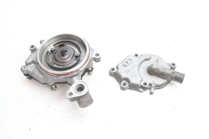 photo de POMPA ACQUA YAMAHA X-MAX XMAX 125 (2010 - 2013) - Altra angolazione