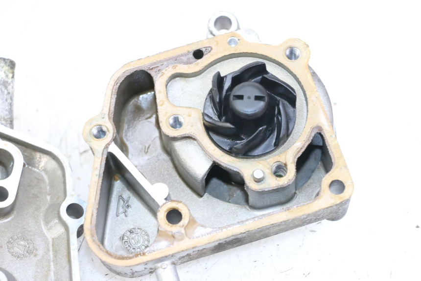 photo de POMPA ACQUA YAMAHA YP MAJESTY 125 (2007 - 2010) - Dettagli dei punti di fissaggio