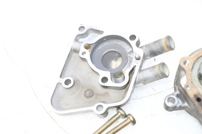 photo de POMPA ACQUA YAMAHA YP MAJESTY 125 (2007 - 2010) - Dettagli dei punti di fissaggio