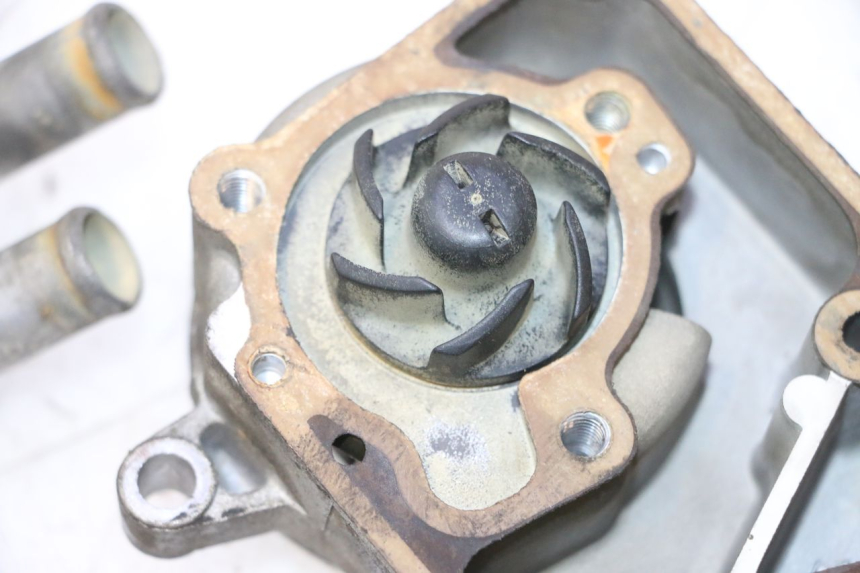 photo de POMPA ACQUA YAMAHA YP MAJESTY 125 (2007 - 2010) - Ricambio usato controllato