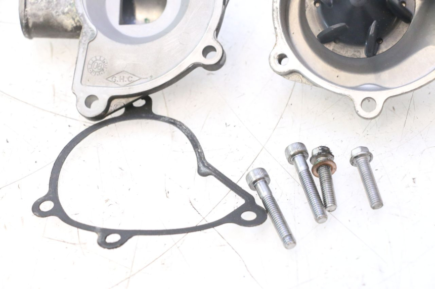 photo de POMPA ACQUA YAMAHA YZF R6 600 (2008 - 2009) - Primo piano tecnico