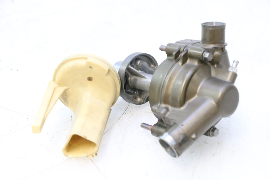 photo de POMPA ACQUA KAWASAKI ZX-6R ZX6R 600 (2000 - 2002) - Zoom sullo stato d'uso