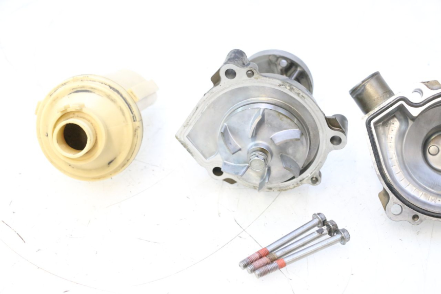 photo de POMPA ACQUA KAWASAKI ZX-6R ZX6R 600 (2000 - 2002) - Ricambio usato controllato