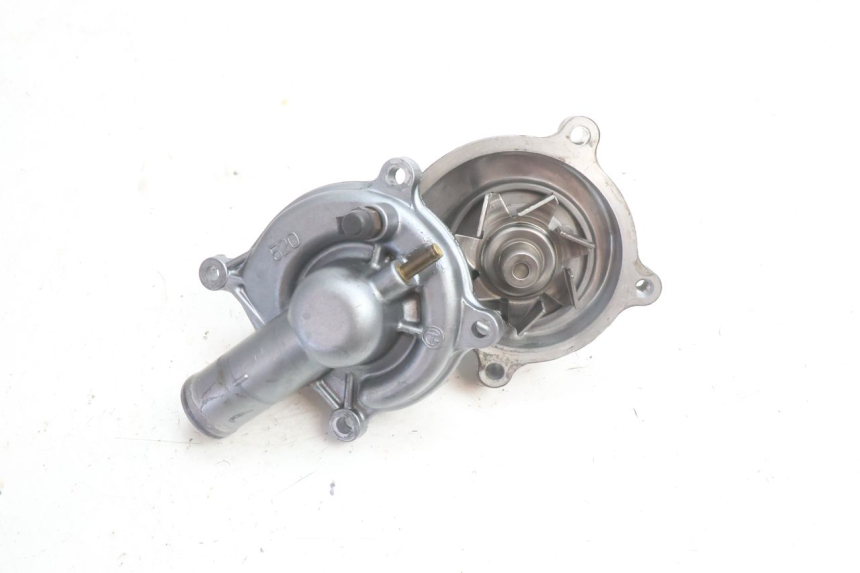 photo de POMPA ACQUA KAWASAKI ZZR 600 (1995 - 2004) - Primo piano tecnico