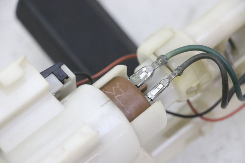 photo de POMPA CARBURANTE SUZUKI BURGMAN 125 (2007 - 2014) - Vista d'insieme del prodotto