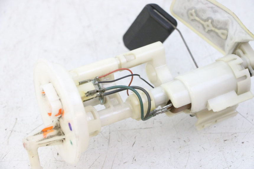 photo de POMPA CARBURANTE SUZUKI BURGMAN 125 (2007 - 2014) - Stato della superficie e materiale