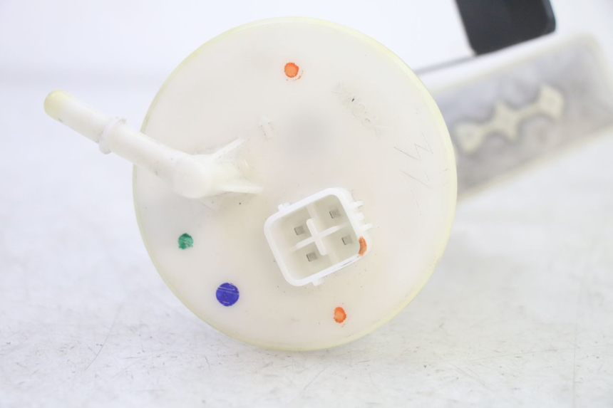 photo de POMPA CARBURANTE SUZUKI BURGMAN 125 (2007 - 2014) - Altra angolazione