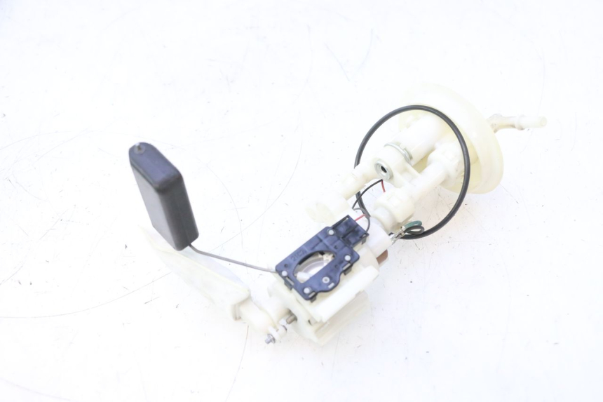 photo de POMPA CARBURANTE SUZUKI BURGMAN 125 (2007 - 2014) - Altra vista dell'articolo