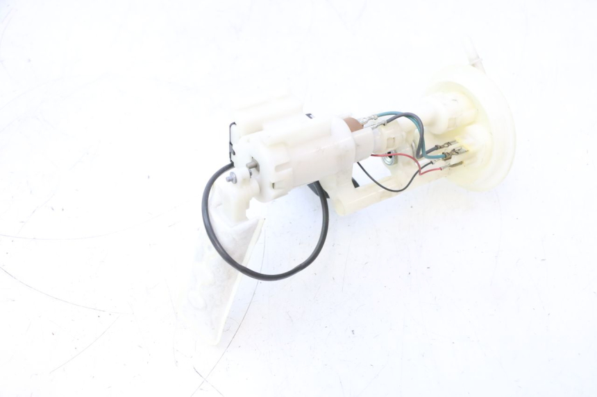 photo de POMPA CARBURANTE SUZUKI BURGMAN 125 (2007 - 2014) - Altra angolazione