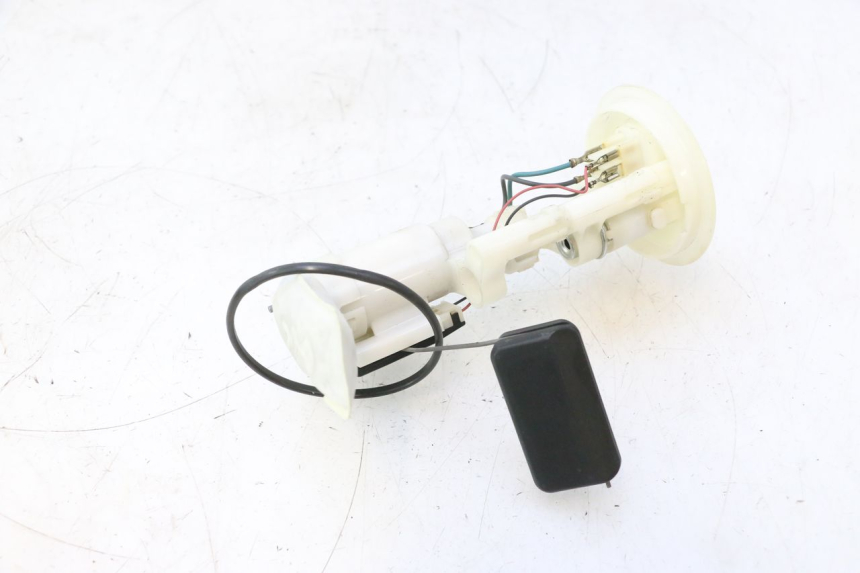 photo de POMPA CARBURANTE SUZUKI BURGMAN 125 (2007 - 2014) - Primo piano tecnico