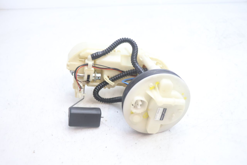 photo de POMPA CARBURANTE SUZUKI BURGMAN EXECUTIVE ABS 650 (2006 - 2012) - Altra angolazione