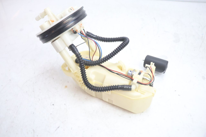 photo de POMPA CARBURANTE SUZUKI BURGMAN EXECUTIVE ABS 650 (2006 - 2012) - Vista principale
