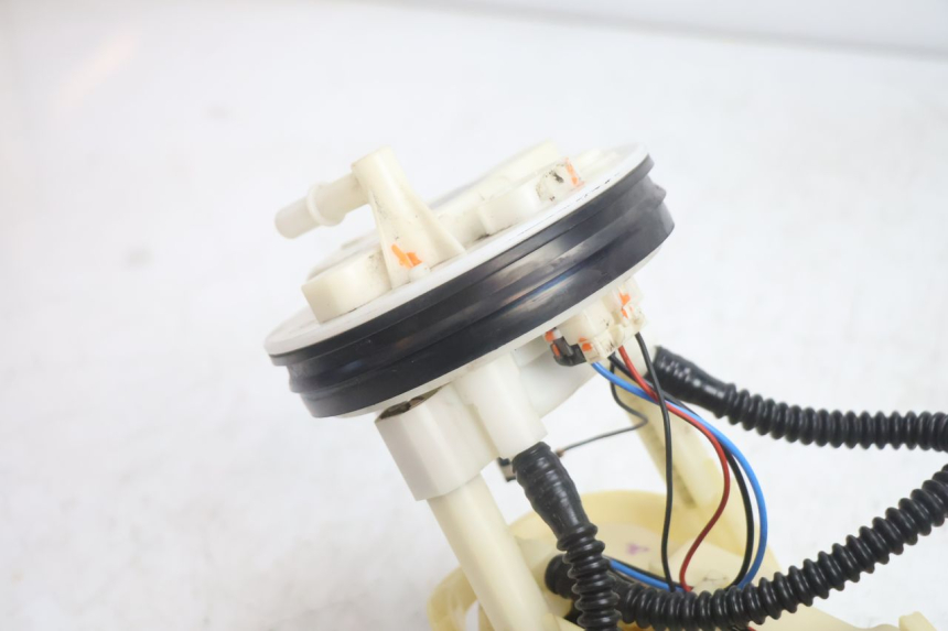 photo de POMPA CARBURANTE SUZUKI BURGMAN EXECUTIVE ABS 650 (2006 - 2012) - Dettaglio del componente