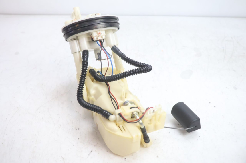 photo de POMPA CARBURANTE SUZUKI BURGMAN EXECUTIVE ABS 650 (2006 - 2012) - Stato della superficie e materiale