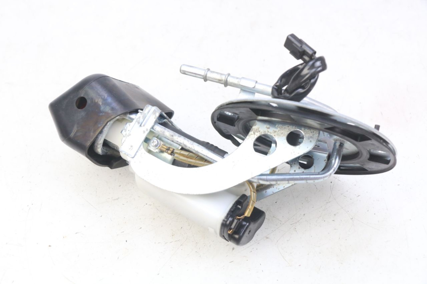 photo de POMPA CARBURANTE HONDA CB R 1000 (2018 - 2023) - Stato della superficie e materiale