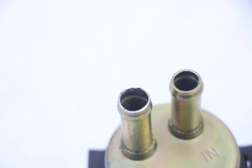 photo de POMPA CARBURANTE HONDA CBR RR FIREBLADE 900 (1992 - 1994) - Dettagli dei punti di fissaggio