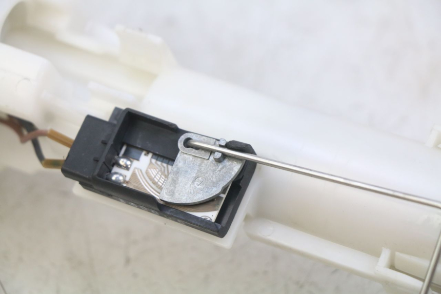 photo de POMPA CARBURANTE KYMCO DOWNTOWN ABS 125 (2015 - 2017) - Dettagli dei punti di fissaggio