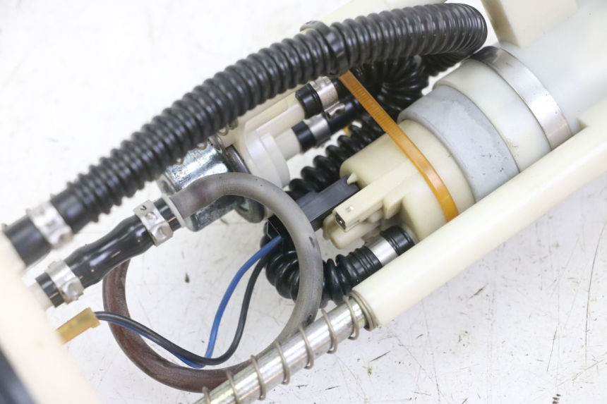 photo de POMPA CARBURANTE PEUGEOT ELYSTAR 125 (2002 - 2007) - Altra vista dell'articolo