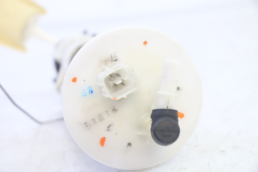 photo de POMPA CARBURANTE HONDA FES S-WING SWING ABS 125 (2007 - 2015) - Primo piano tecnico