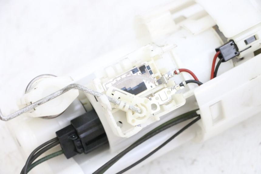 photo de POMPA DEL CARBURANTE YAMAHA FJR ABS 1300 (2006 - 2012) - Stato della superficie e materiale