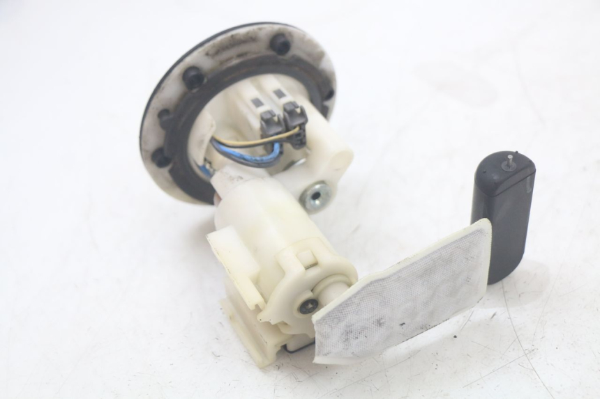 photo de POMPA DEL CARBURANTE MBK FLAME X 125 (2004 - 2007) - Primo piano tecnico