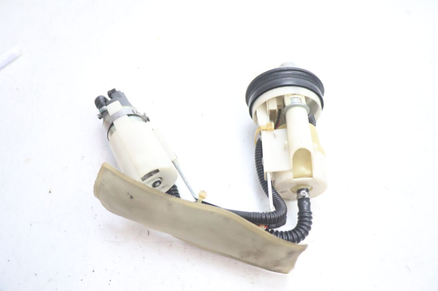 photo de POMPA CARBURANTE GILERA GP 800 (2007 - 2013) - Altra angolazione