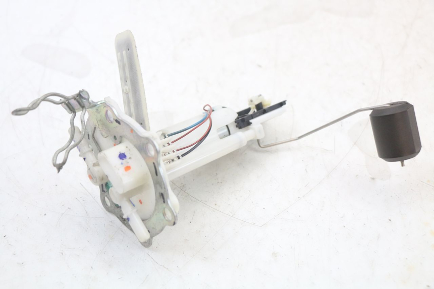 photo de POMPA CARBURANTE HUSQVARNA SVARTPILEN 401 (2018 - 2023) - Zoom sullo stato d'uso