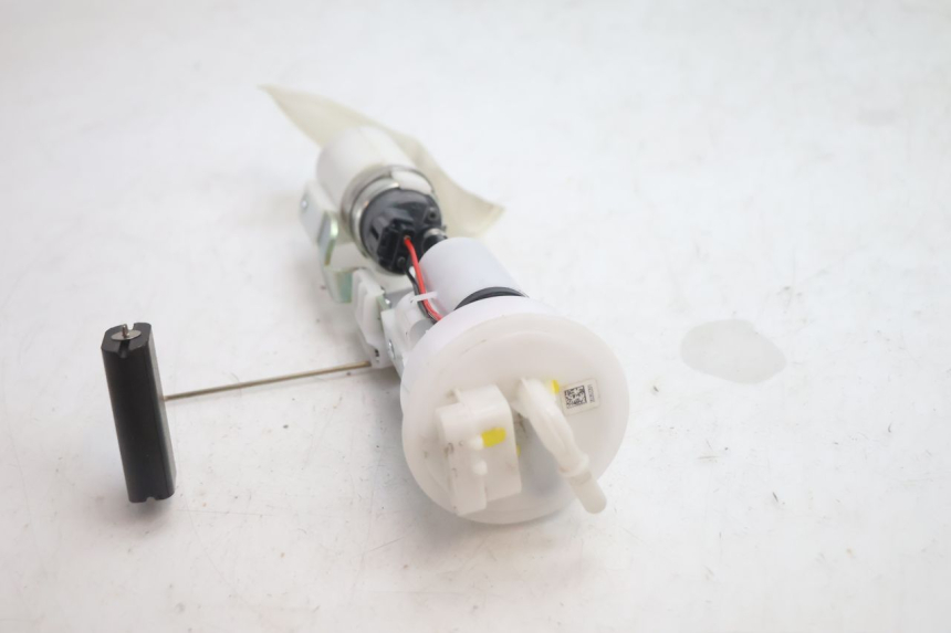 photo de POMPA CARBURANTE PIAGGIO MP3 HPE 530 (2022 - 2026) - Stato della superficie e materiale