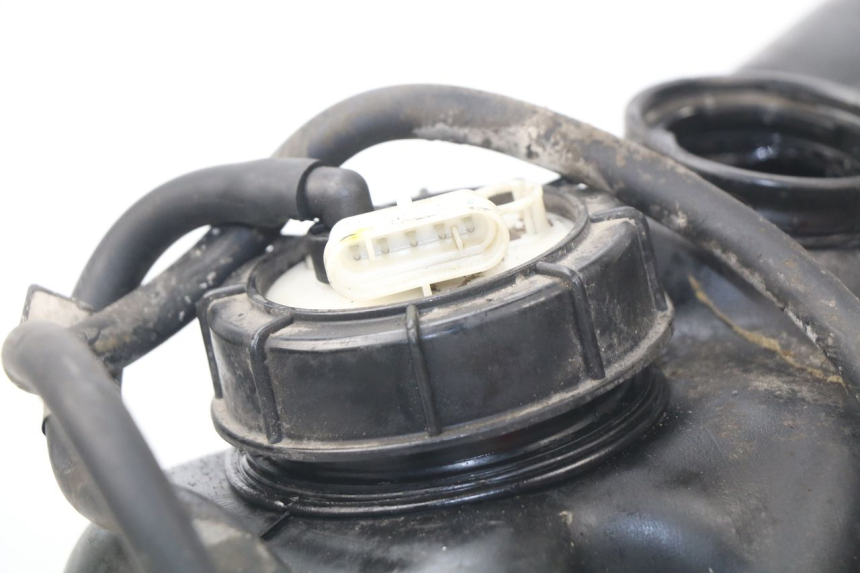 photo de POMPA DEL CARBURANTE PIAGGIO MP3 LT 400 (2007 - 2012) - Stato della superficie e materiale