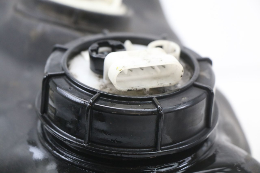 photo de POMPA DEL CARBURANTE PIAGGIO MP3 LT 400 (2007 - 2012) - Dettagli dei punti di fissaggio