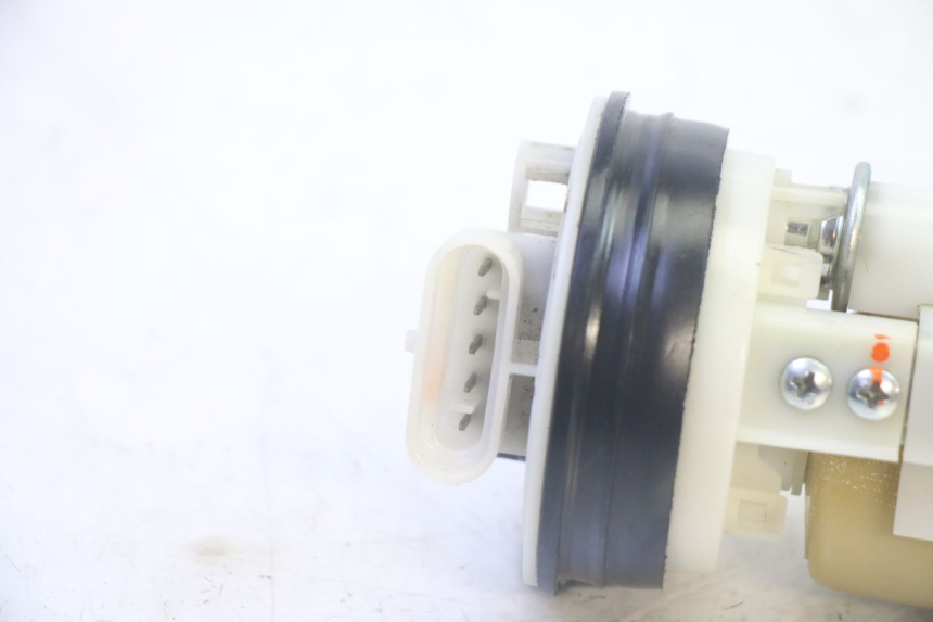 photo de POMPA DEL CARBURANTE PIAGGIO MP3 LT 400 (2007 - 2012) - Primo piano tecnico